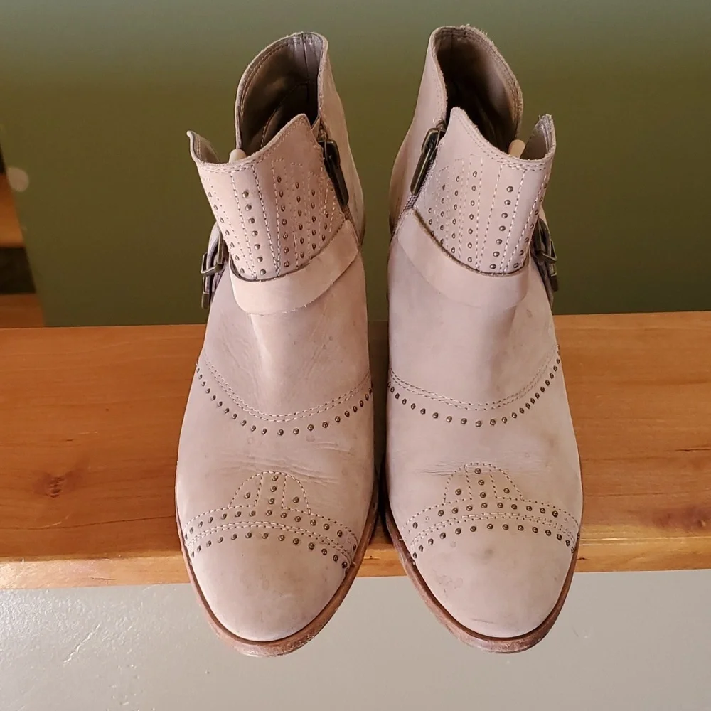 Vince Camuto booties - Picture 6 of 13
